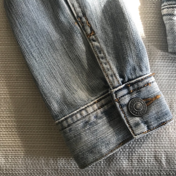 New Aritzia Talula jean jacket. Too small for me. - Picture 3 of 4
